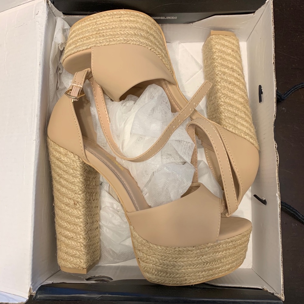 Fashion Nova Fanatic Heeled Sandals in Nude size 7